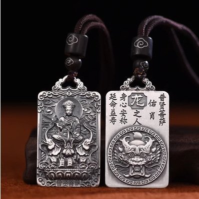 Zodiac dragon - themed Buddhist jewelry is a captivating genre that marries the rich symbolism of the dragon in Chinese culture with the profound spiritual tenets of Buddhism. The dragon, within the context of the Chinese zodiac, is an emblem of power, good fortune, and strength. When integrated into Buddhist jewelry, these worldly attributes are harmoniously combined with the spiritual concepts of enlightenment, compassion, and wisdom, resulting in pieces that are not only visually stunning but also deeply meaningful.