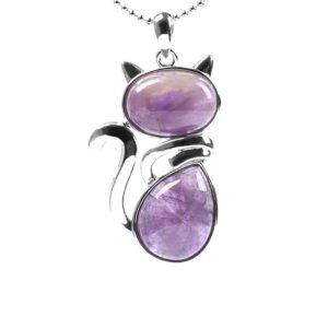 Buddha jewelry:Stone animal pendant necklaces, especially the cute kitten pendant necklaces, are exquisitely carved into animal shapes using a variety of high-quality stones. With their unique natural stone textures, endearing cat poses, and versatile styles, they are highly attractive accessories, favored by both cat lovers and jewelry enthusiasts, and are very suitable for adding a touch of playfulness to various outfits.